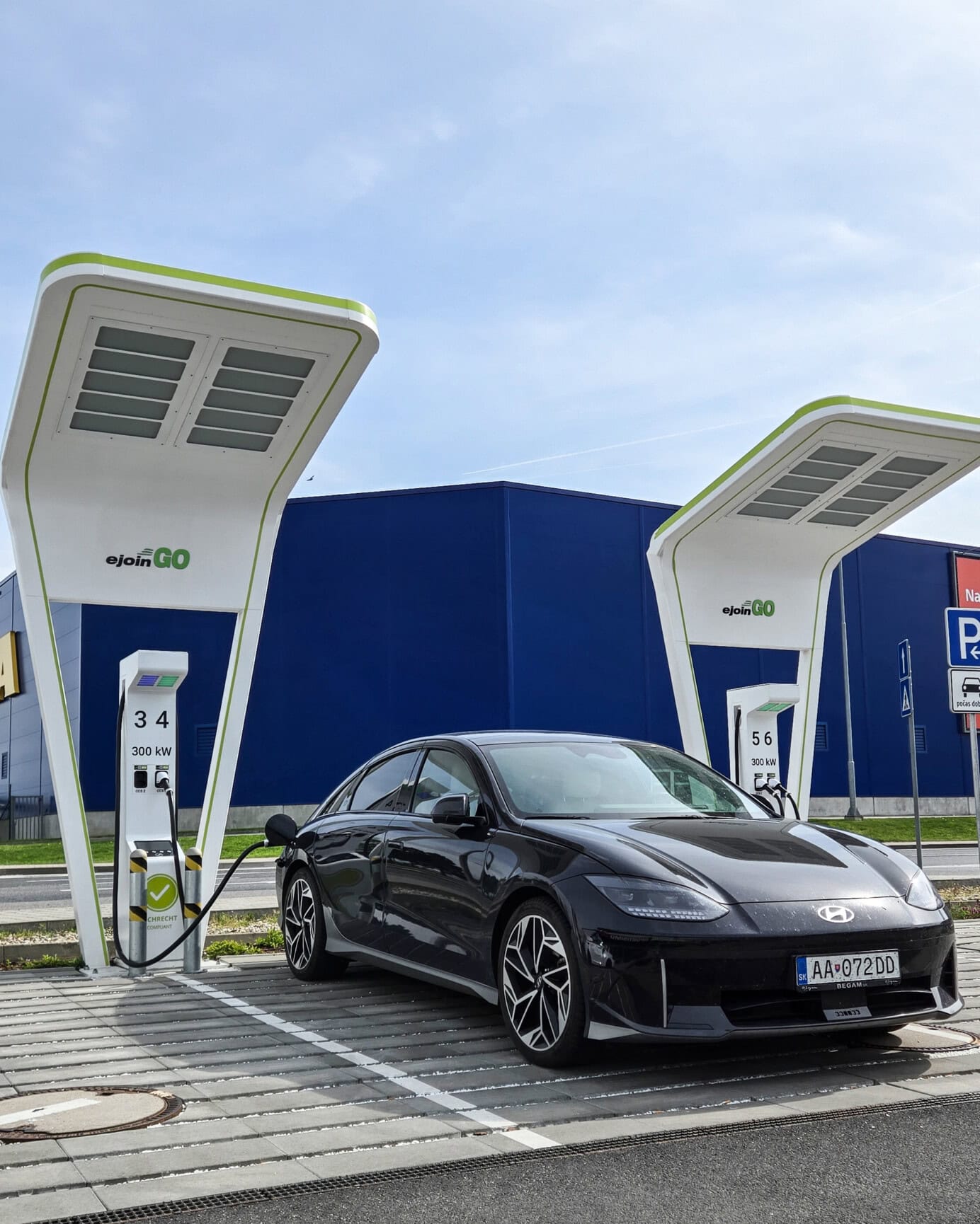 Vyhrajte elektromobil, kredit na nabíjanie, LEGO či sol