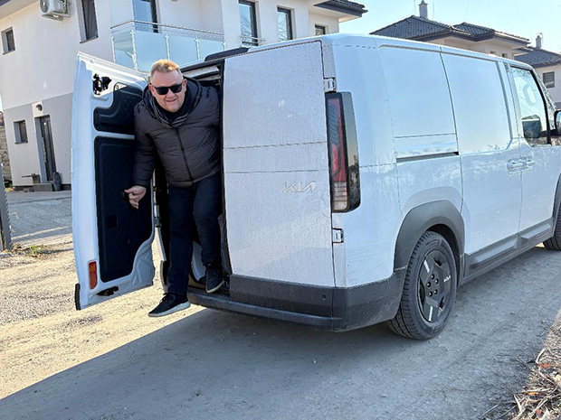 Súťaž o tričko so šiltovkou s logom Auto a žena!